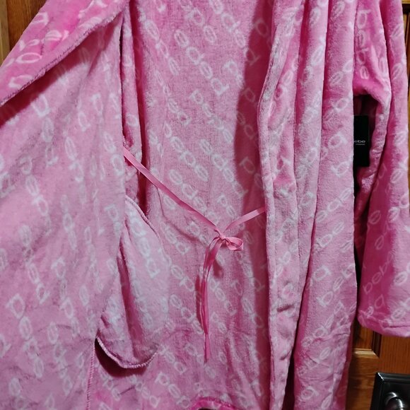 Bebe New Size M Pink and White Bebe Logo Bathrobe - Picture 6 of 10